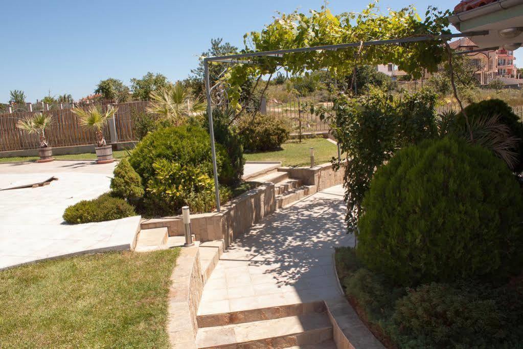 Aparthotel Gardenia Vacation Settlement Sosopol Exterior foto