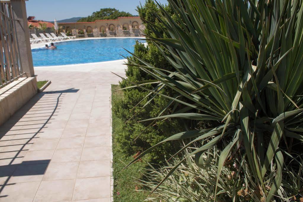 Aparthotel Gardenia Vacation Settlement Sosopol Exterior foto
